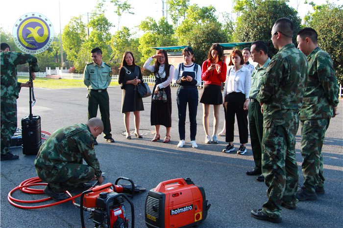  軍民魚水情，歡樂慶佳節(jié)(圖2)