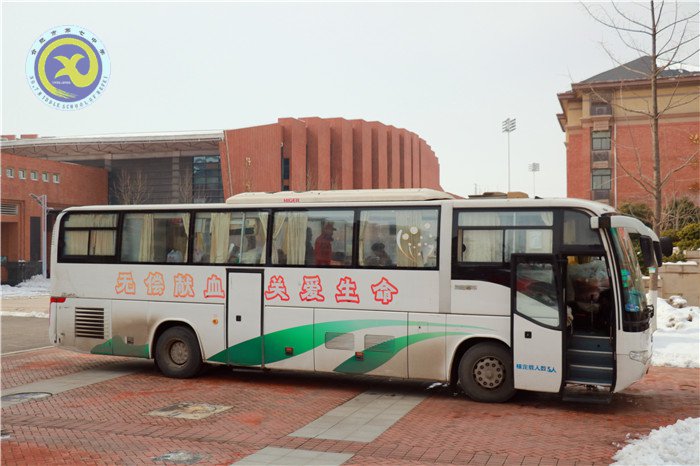 獻血車開進校園，愛心溢滿人間(圖1)