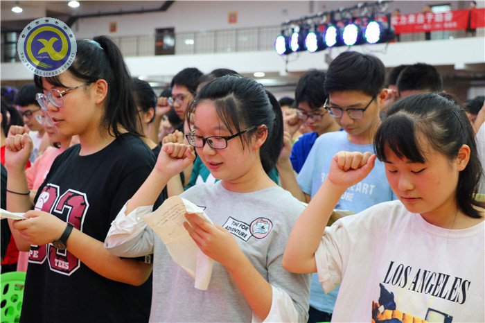 有你同行，風(fēng)雨無阻；斗志昂揚(yáng)，擁抱彩虹(圖13)