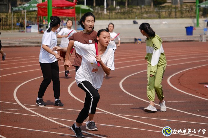 健身與運動同樂，學(xué)生與教師共歡(圖3)