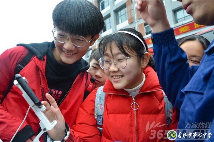 萬家熱線：平安度寒假 合肥七中學(xué)生零距離體驗消防員生活（組圖）(圖8)