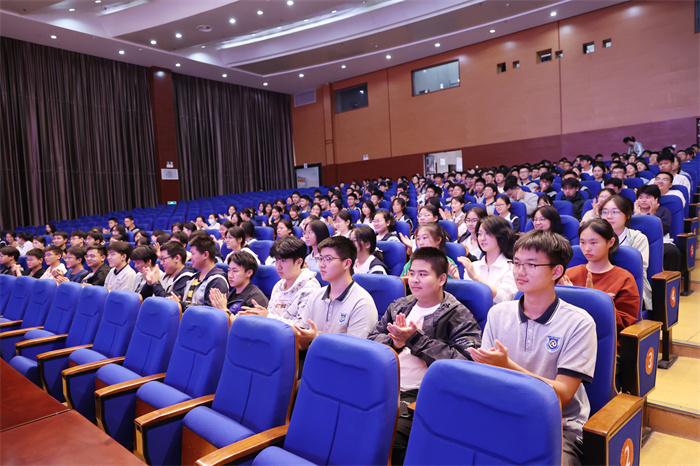 合肥七中與安徽農(nóng)業(yè)大學(xué)舉行耕讀教育基地共建揭牌儀式暨2024年秋播啟動(dòng)儀式(圖5)